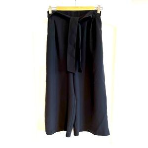 Lululemon Noir Crop Pants, Size 12